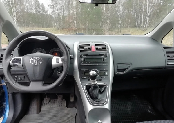 Toyota Auris cena 16667 przebieg: 225000, rok produkcji 2010 z Miastko małe 529